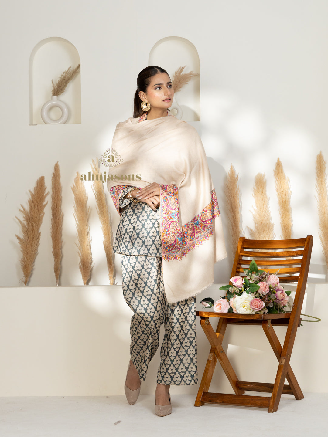 Beige Handloom Pure Pashmina Shawl — Delicate Gulaabdaar Border Embroidery