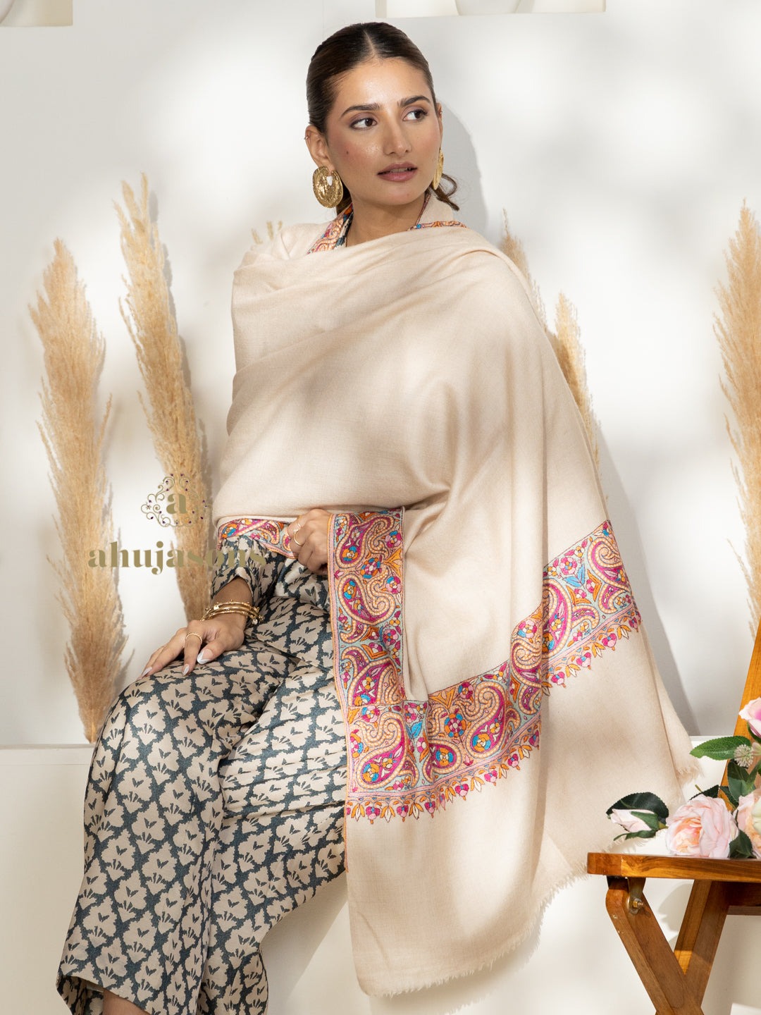 Beige Handloom Pure Pashmina Shawl — Delicate Gulaabdaar Border Embroidery