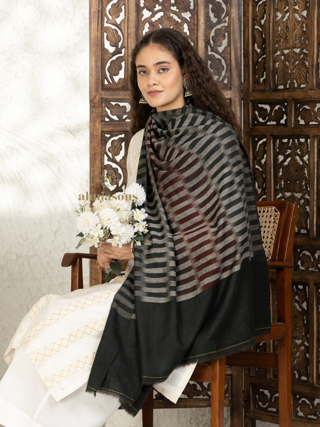 Black Handloom Pure Pashmina Stole showcasing elegant Ekat Stole
