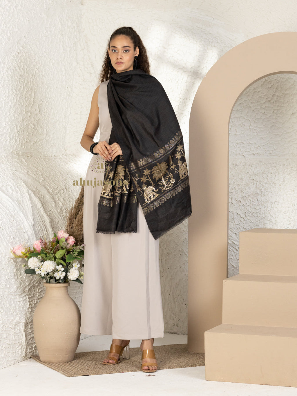 Black Woollen Stole — Palla in refined finish