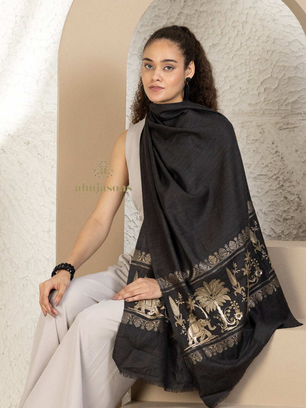 Black Woollen Stole — Palla in refined finish