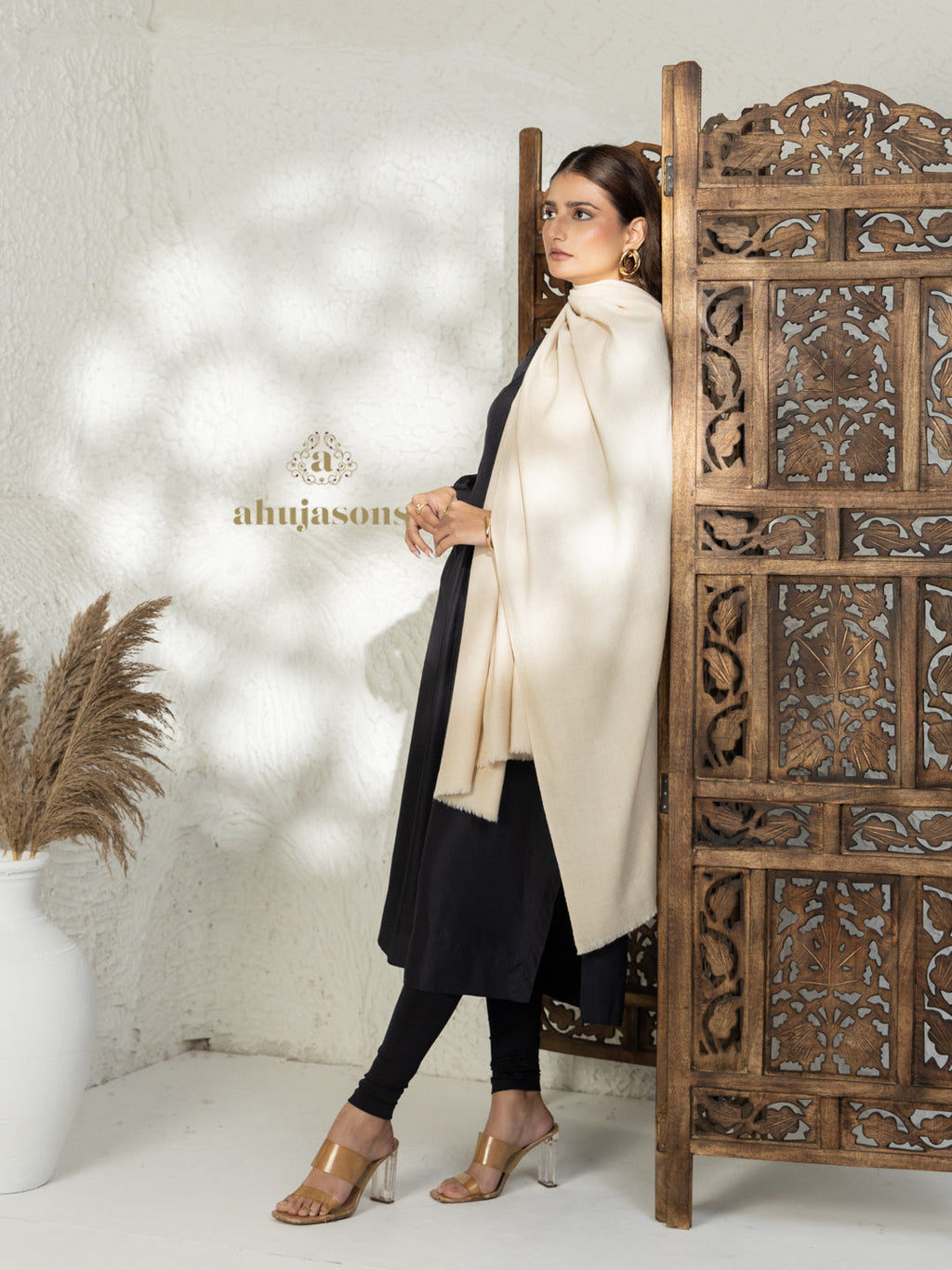 Beige Handloom Pure Pashmina Shawl showcasing masterful Solid