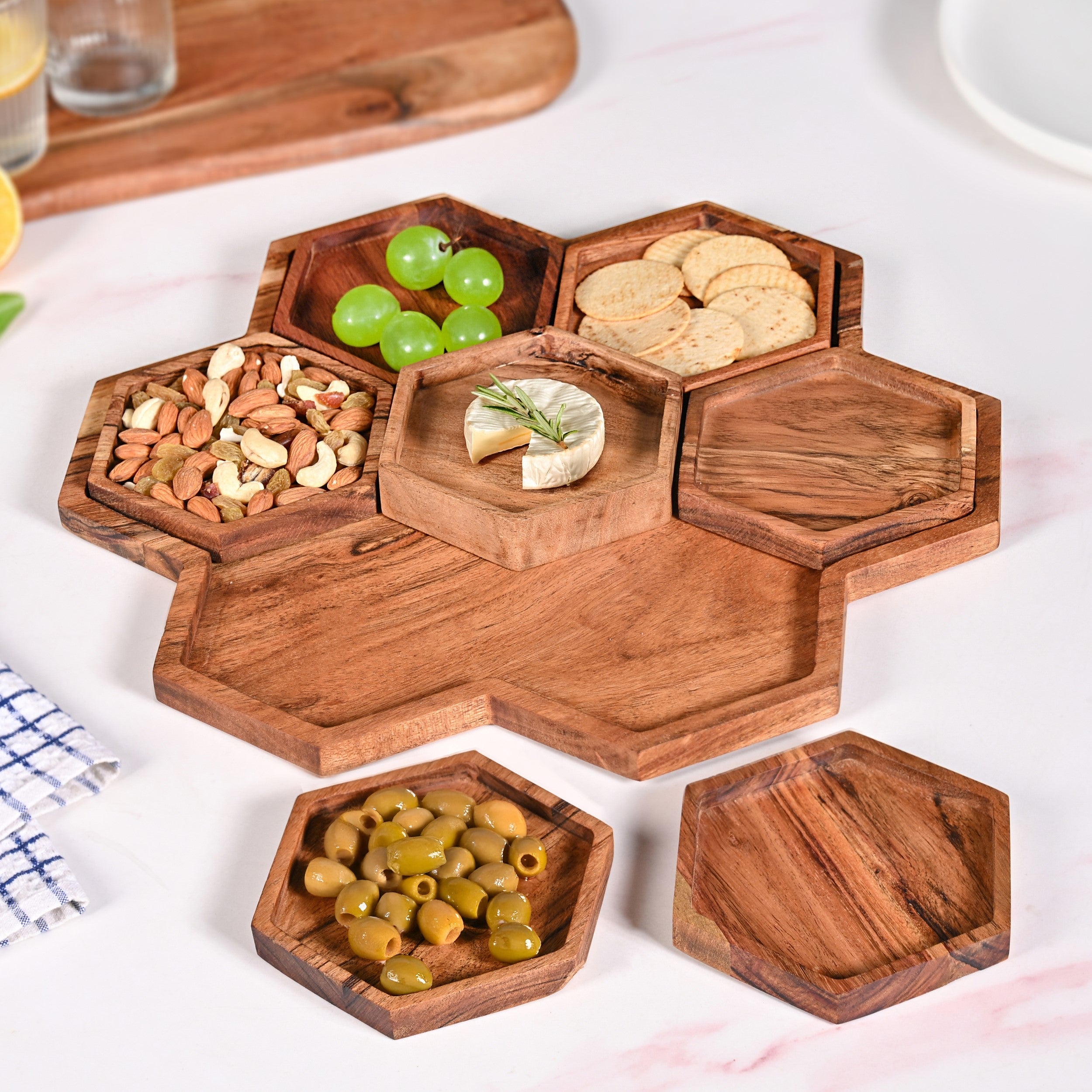 Acacia Honeycomb Wooden Platter Set of 8 For Party 38x38cm
