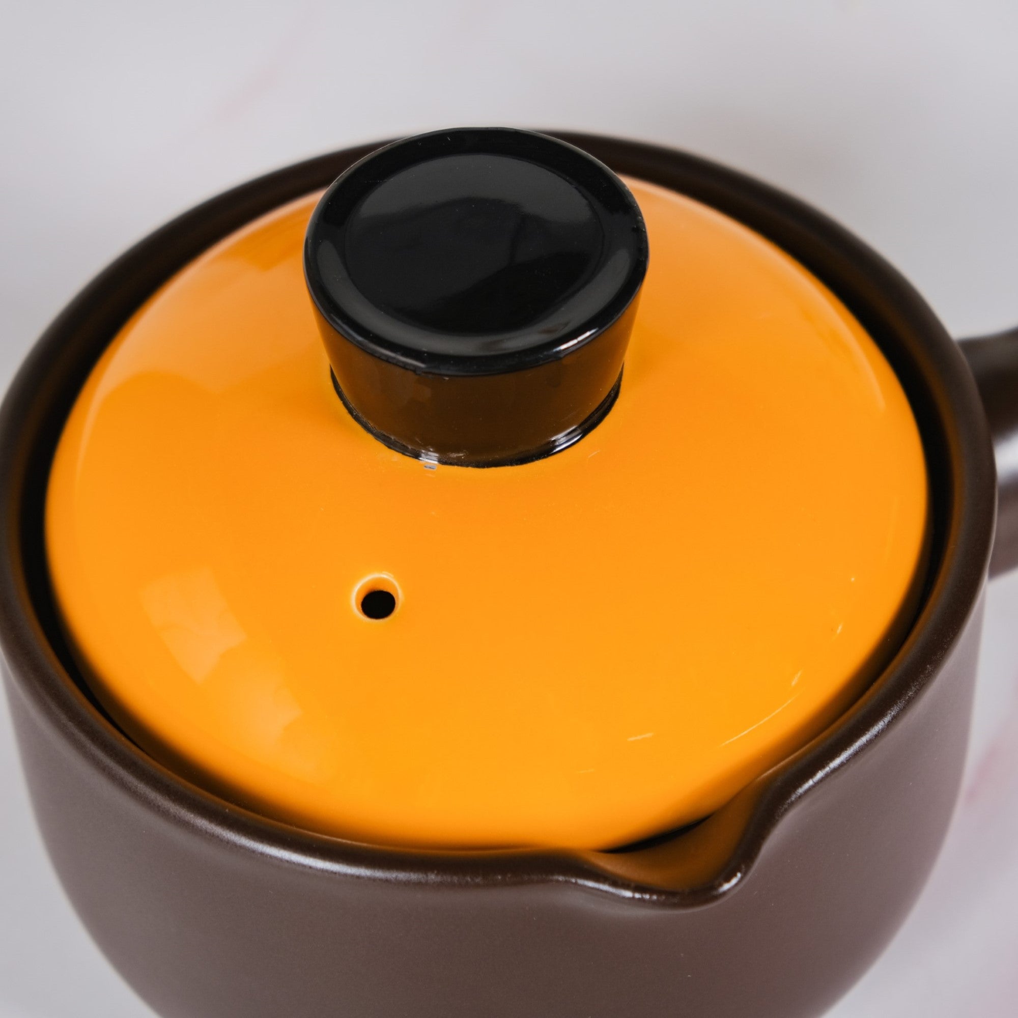 Amber Ceramic Sauce Pan With Handle And Lid 1000ml