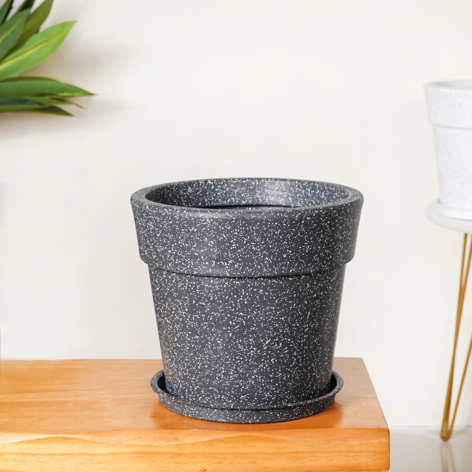 Planterra Grey Planter With Plate 10x9 Inch
