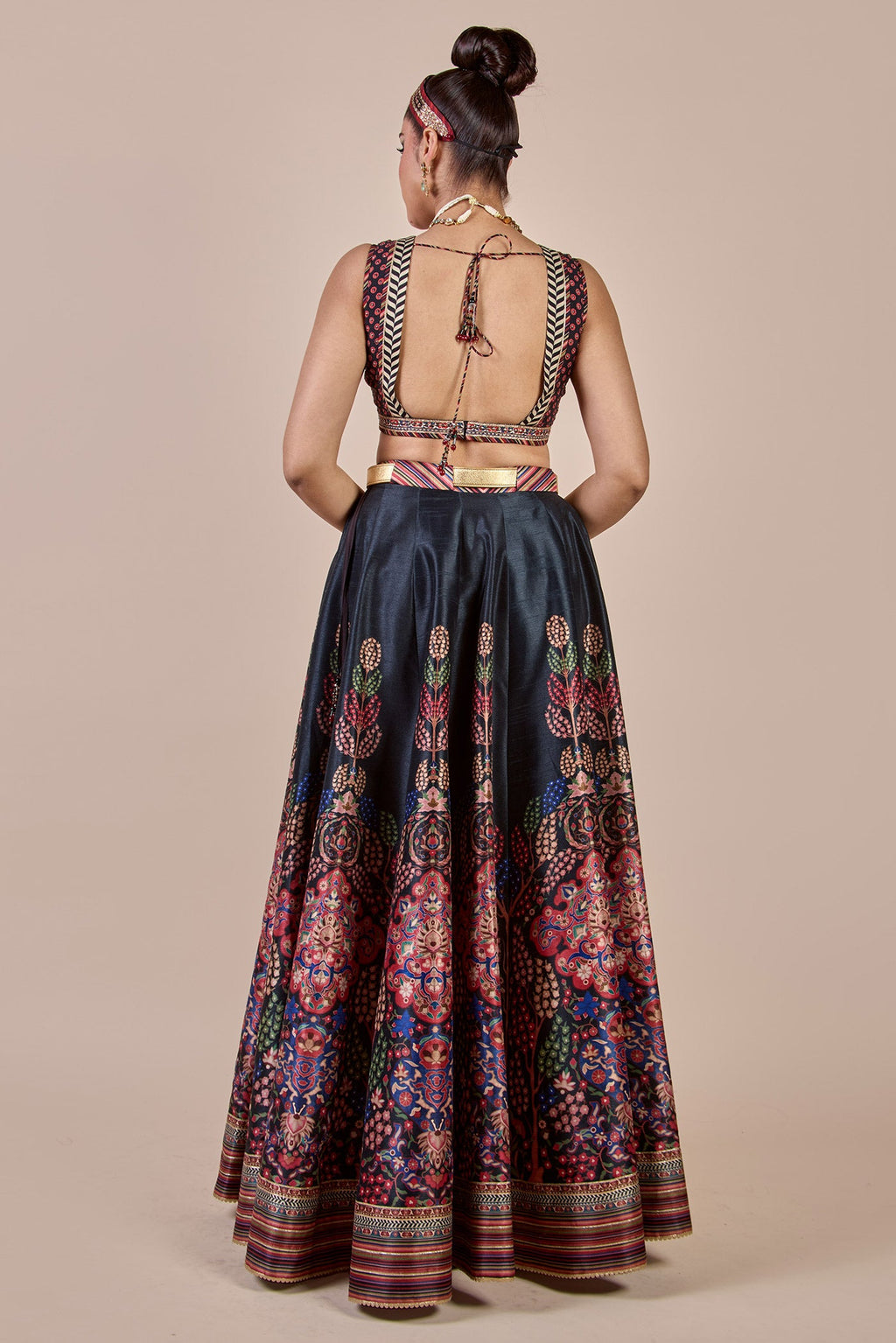 Black - Multi Hued Skirt Set | CHHĒ
