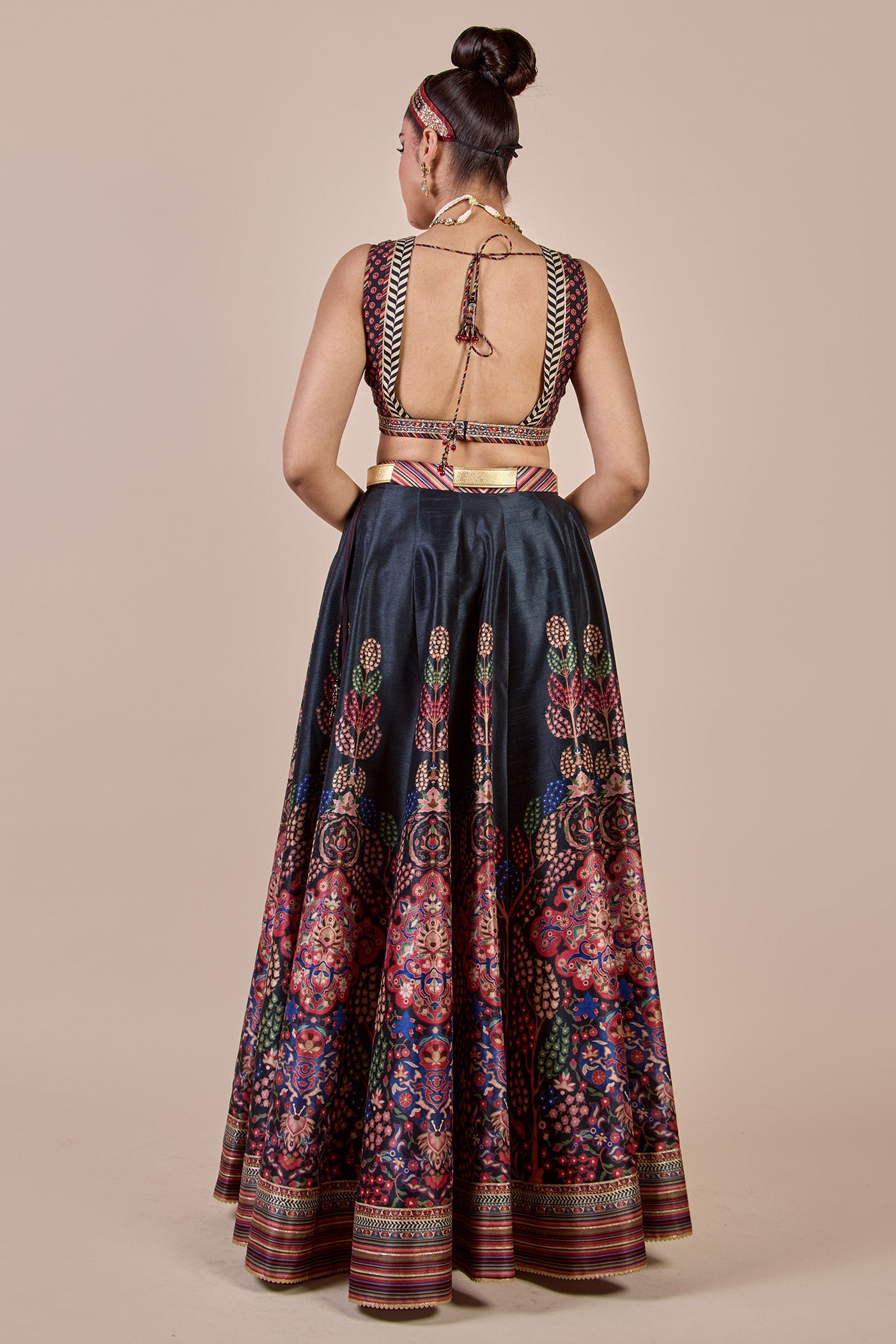 Black - Multi Hued Skirt Set | CHHĒ