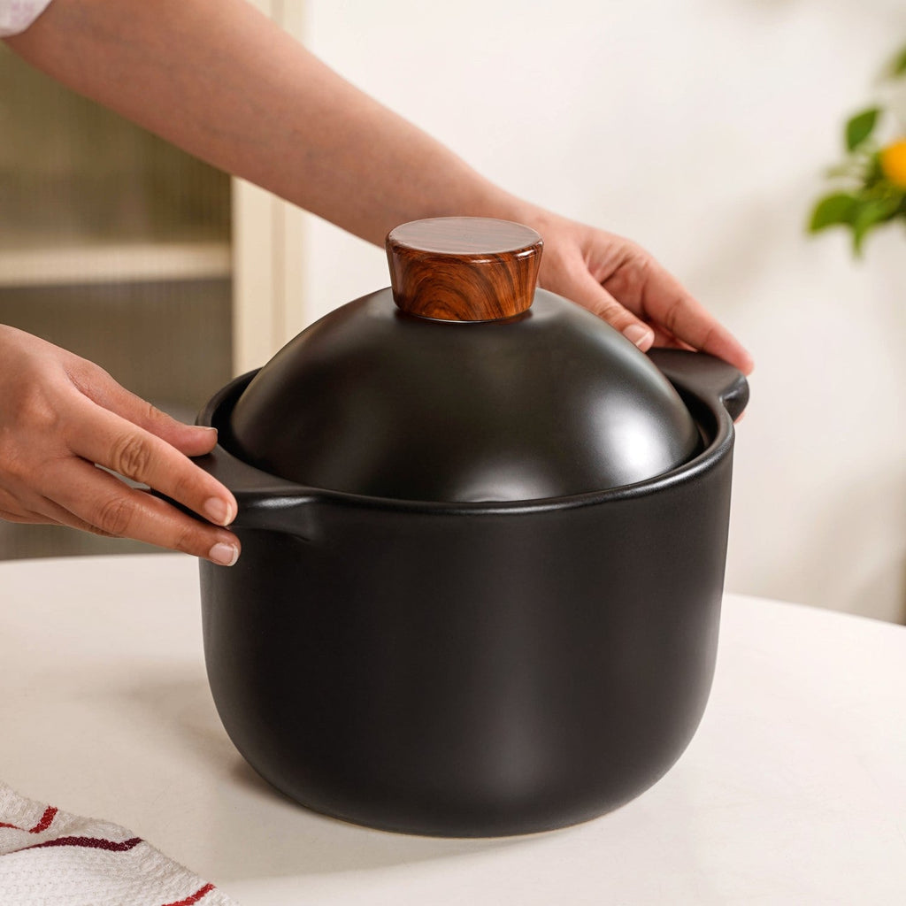 Maison Black Ceramic Cooking Pot With Lid 3700ml