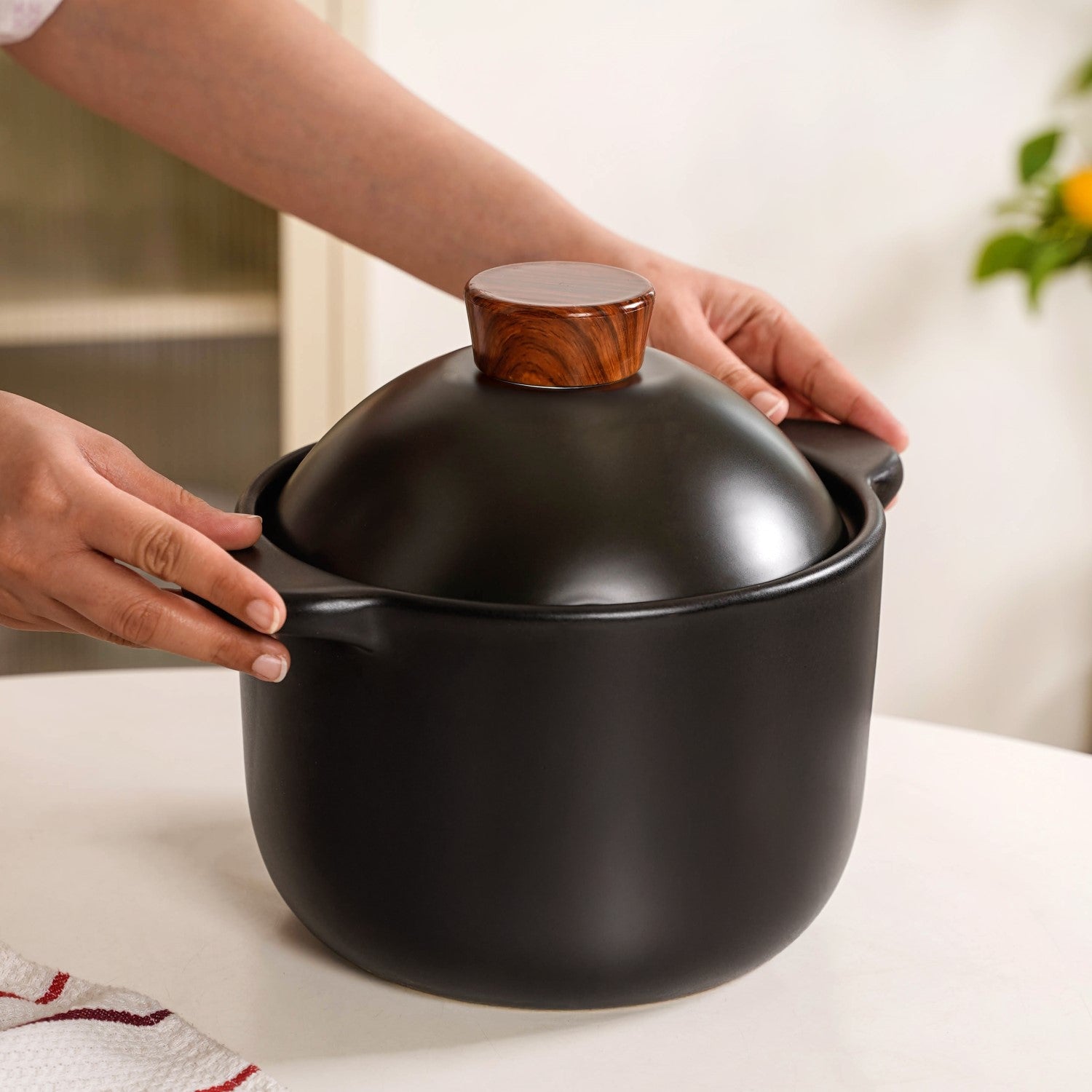 Maison Black Ceramic Cooking Pot With Lid 3700ml