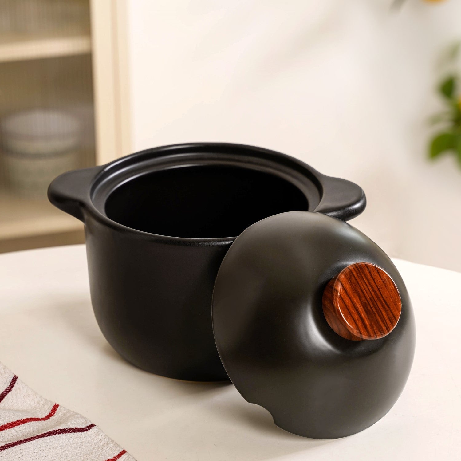 Maison Black Ceramic Cooking Pot With Lid 3700ml