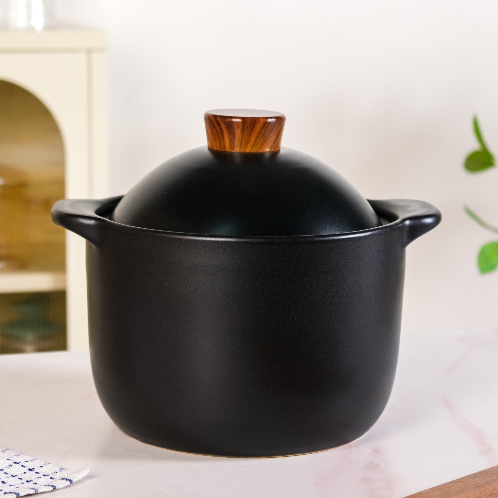 Maison Black Glazed Cooking Pot With Lid 5800ml