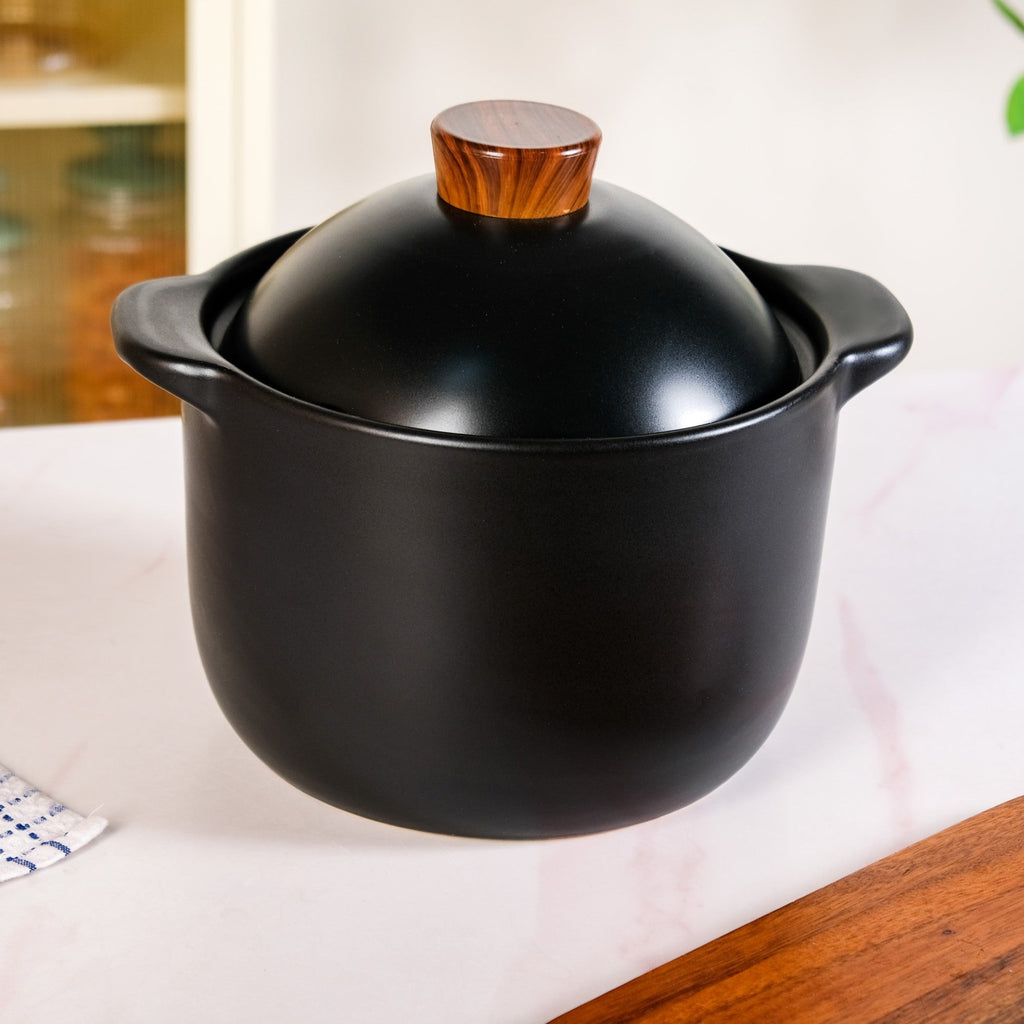 Maison Black Glazed Cooking Pot With Lid 5800ml