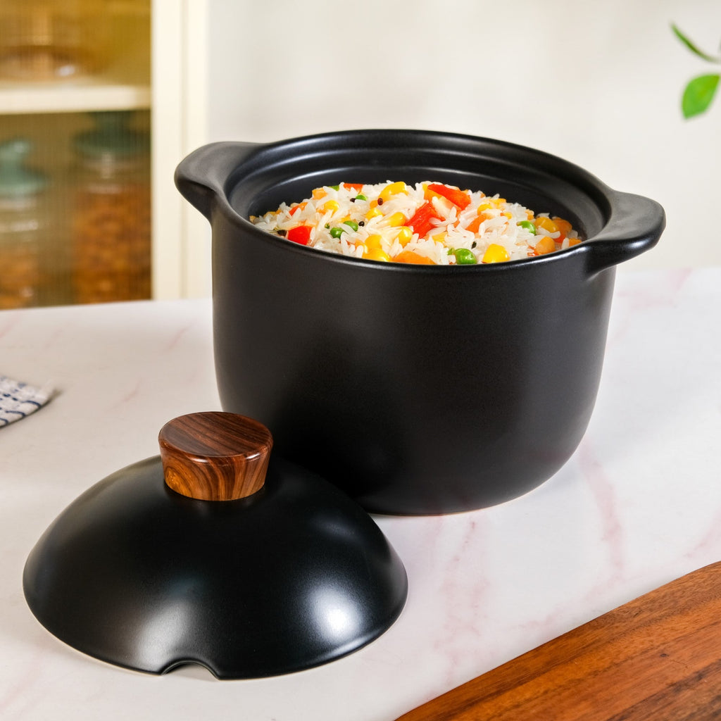 Maison Black Glazed Cooking Pot With Lid 5800ml