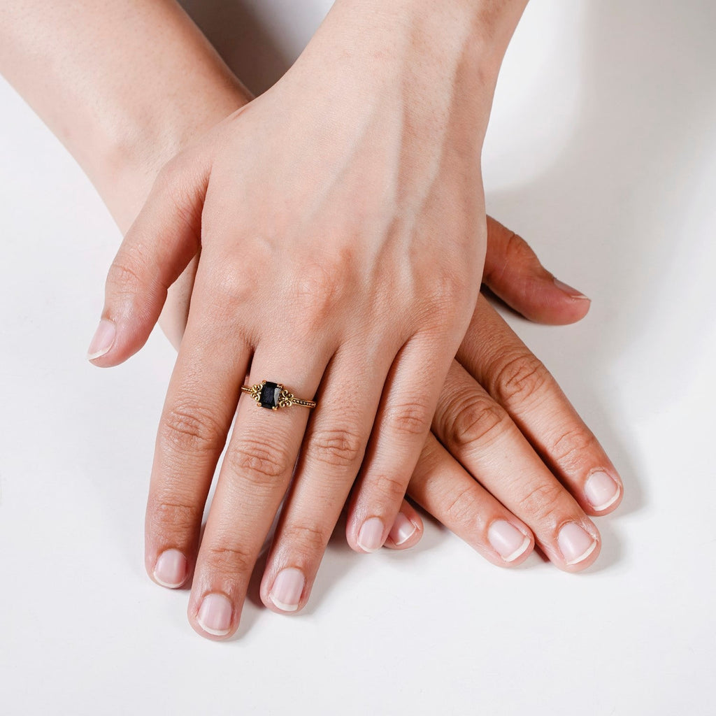 Black Stone Flutter Ring Gold