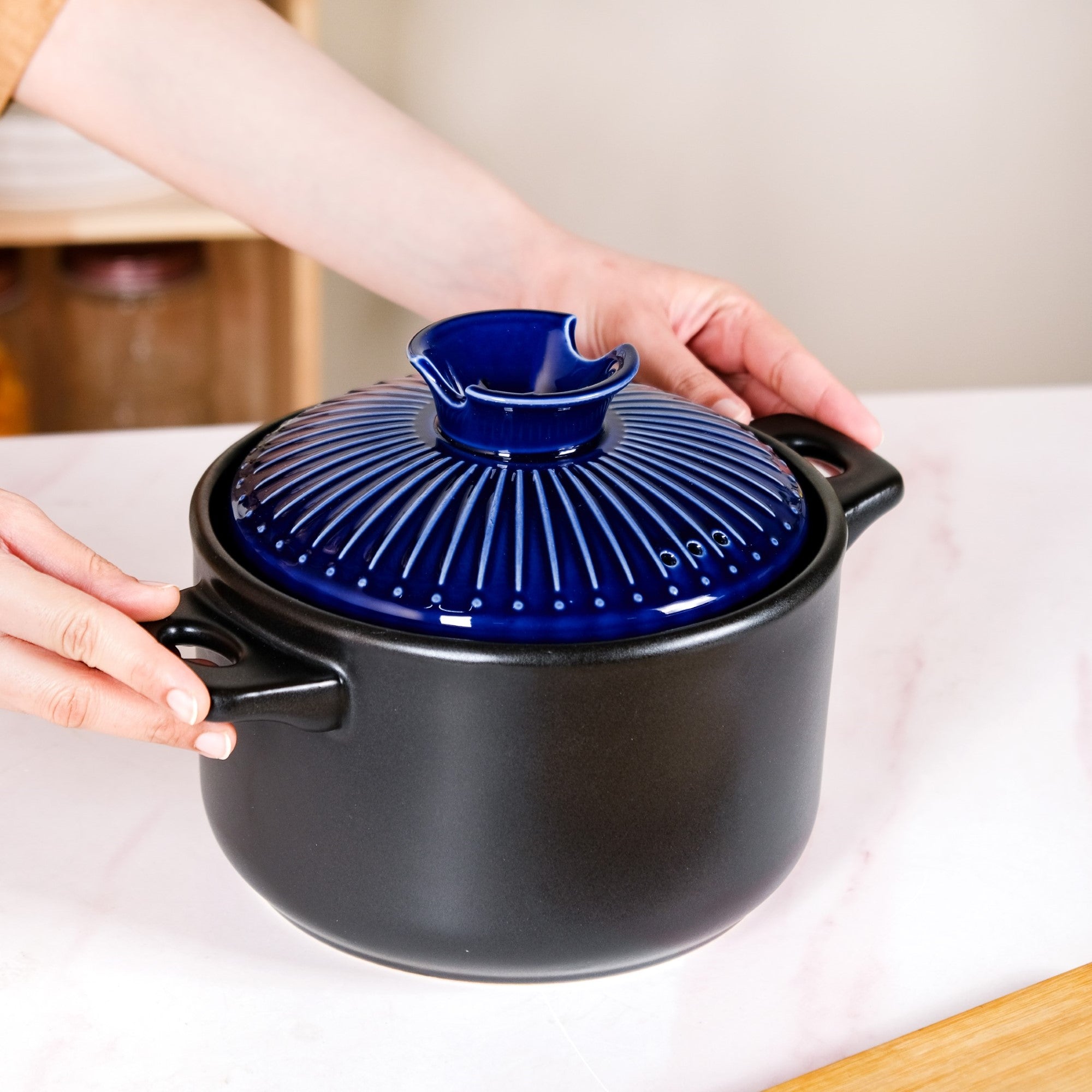 Lumea Ceramic Cooking Pot With Deep Blue Lid 2600ml