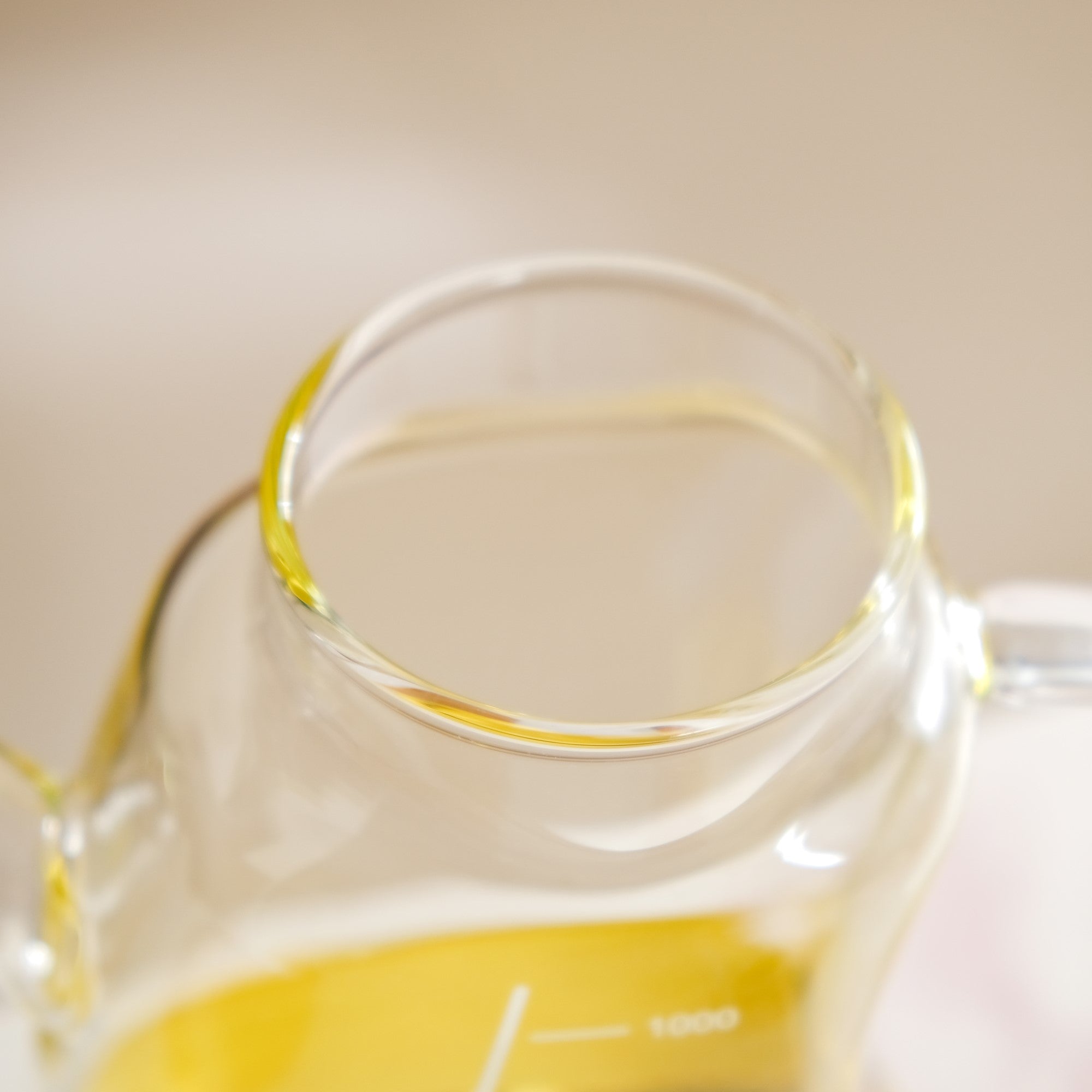 Curved Borosilicate Glass Oil Pot With Measurement Markings 1000ml