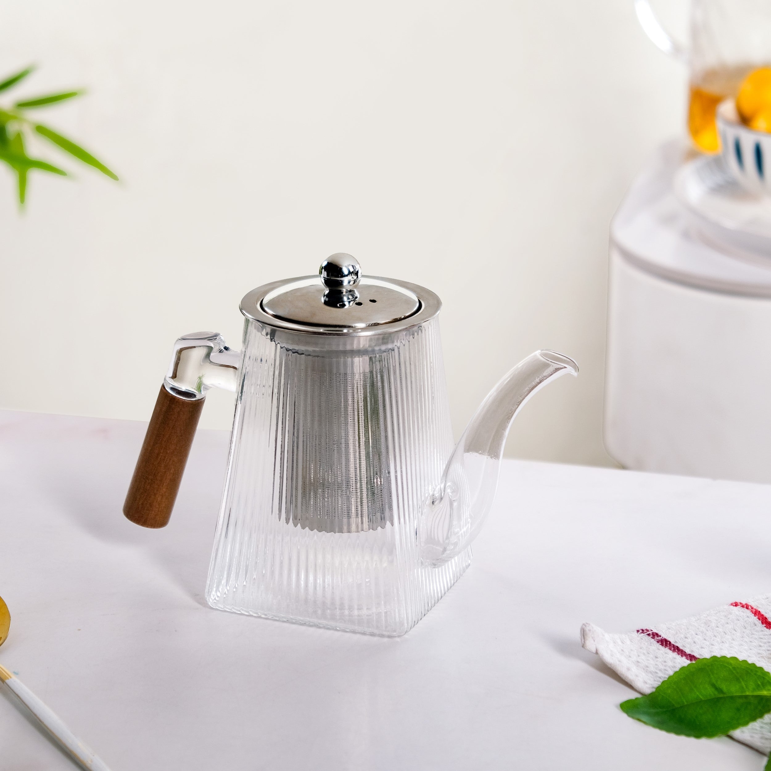 Fluted Glass Kettle With Wooden Handle 700ml