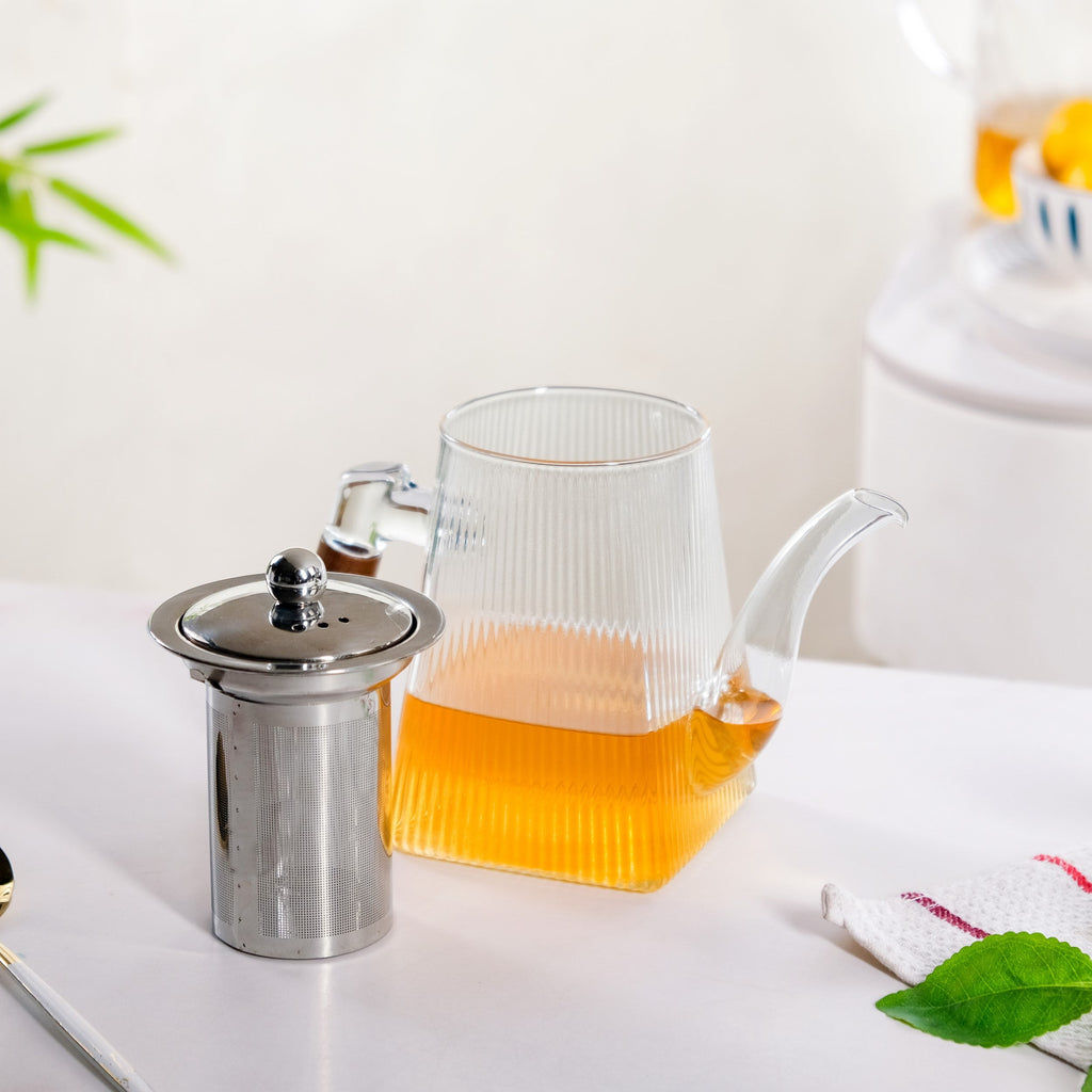 Fluted Glass Kettle With Wooden Handle 700ml