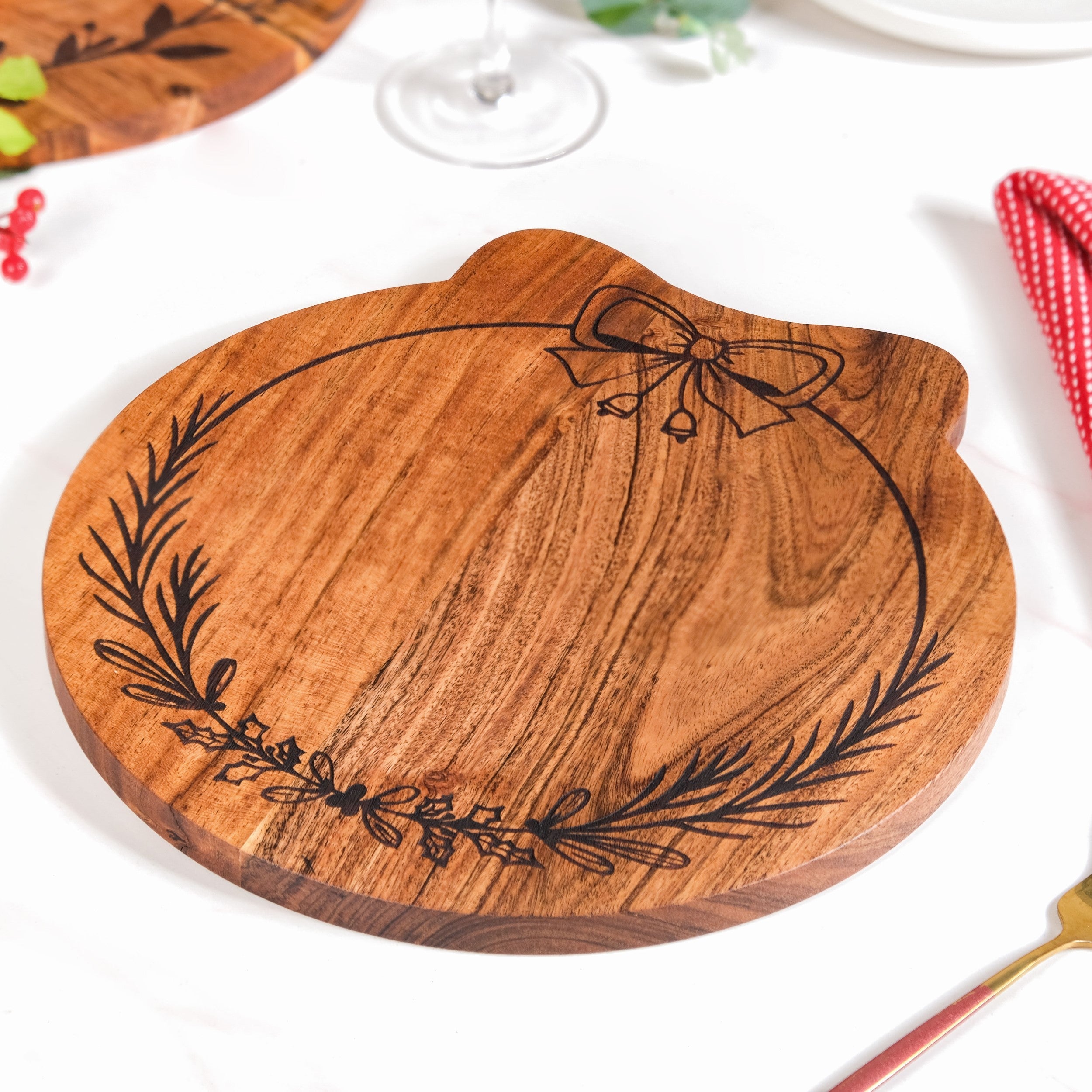 Christmas Wreath Acacia Serving Platter 30x29cm