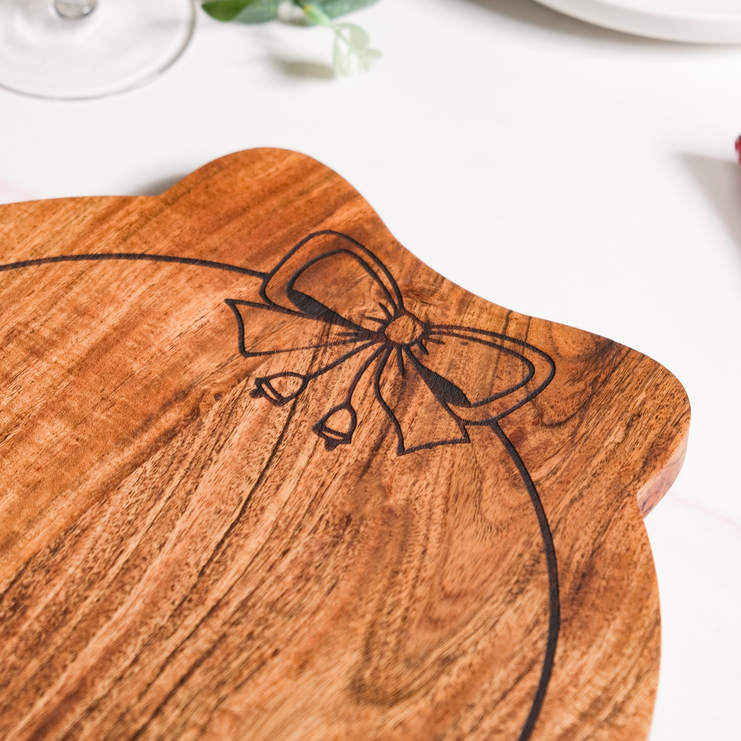 Christmas Wreath Acacia Serving Platter 30x29cm