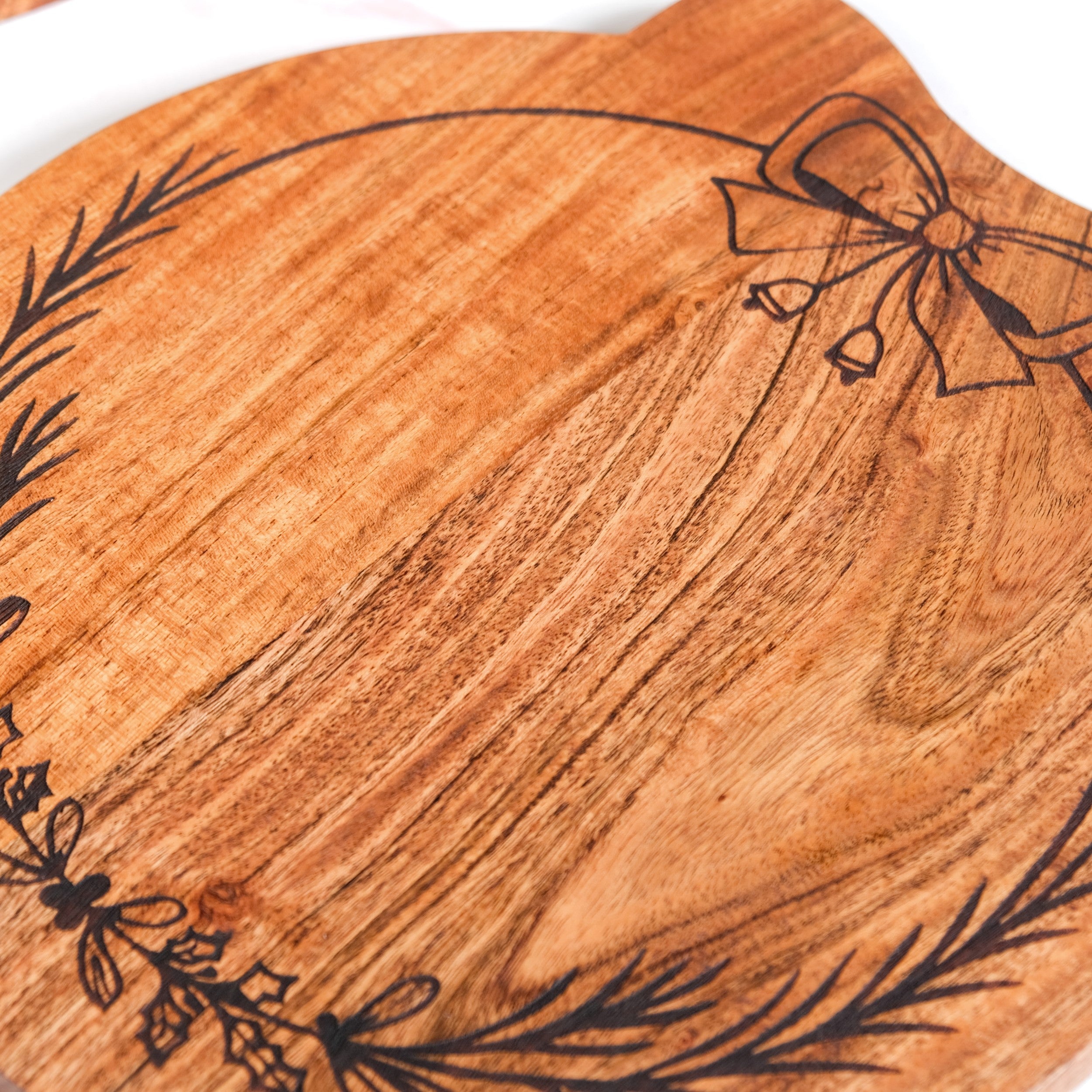 Christmas Wreath Acacia Serving Platter 30x29cm