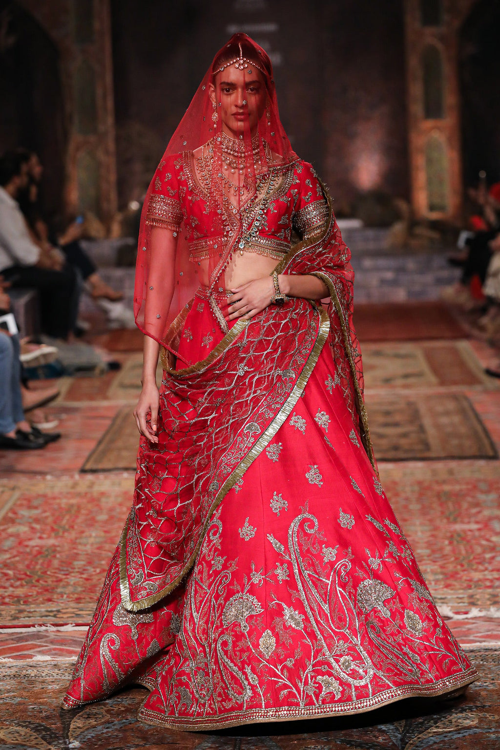 Classic Red Veil | MURAQQA