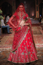 Classic Red Veil | MURAQQA