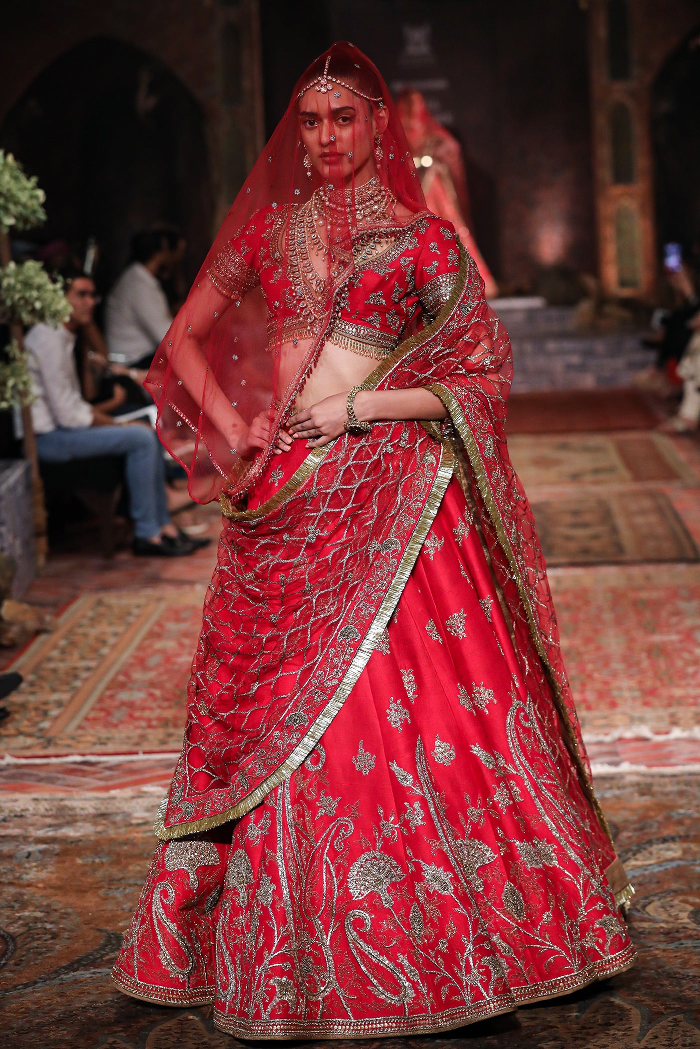 Classic Red Veil | MURAQQA