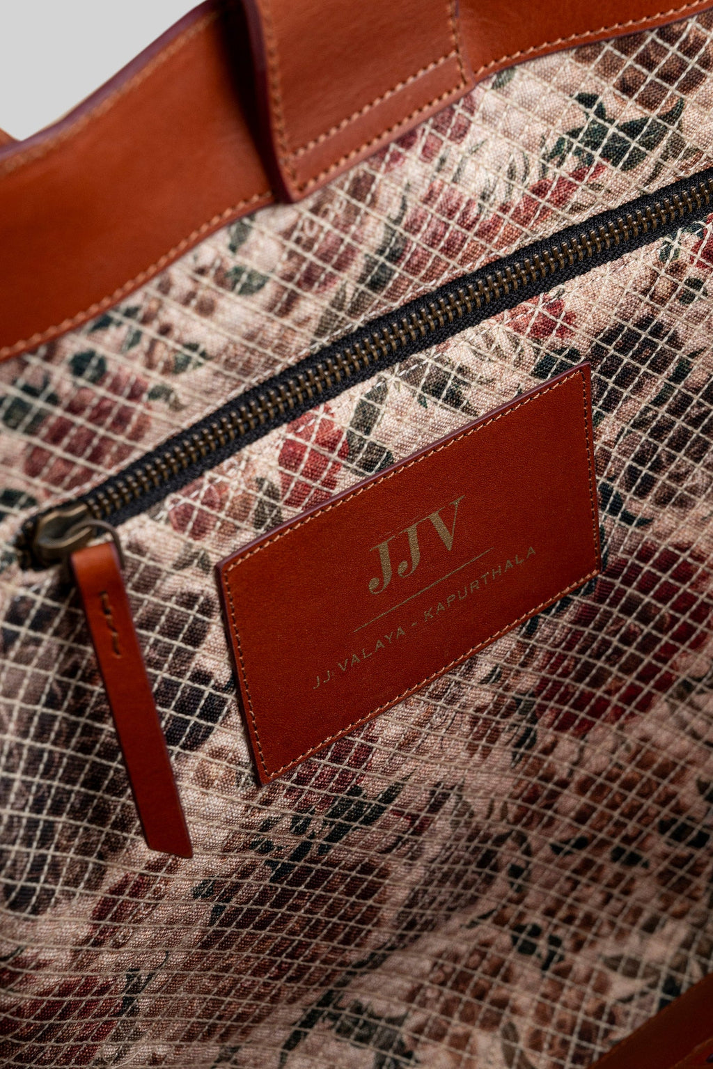 Cord Appliqué Che Tote Bag | Tan