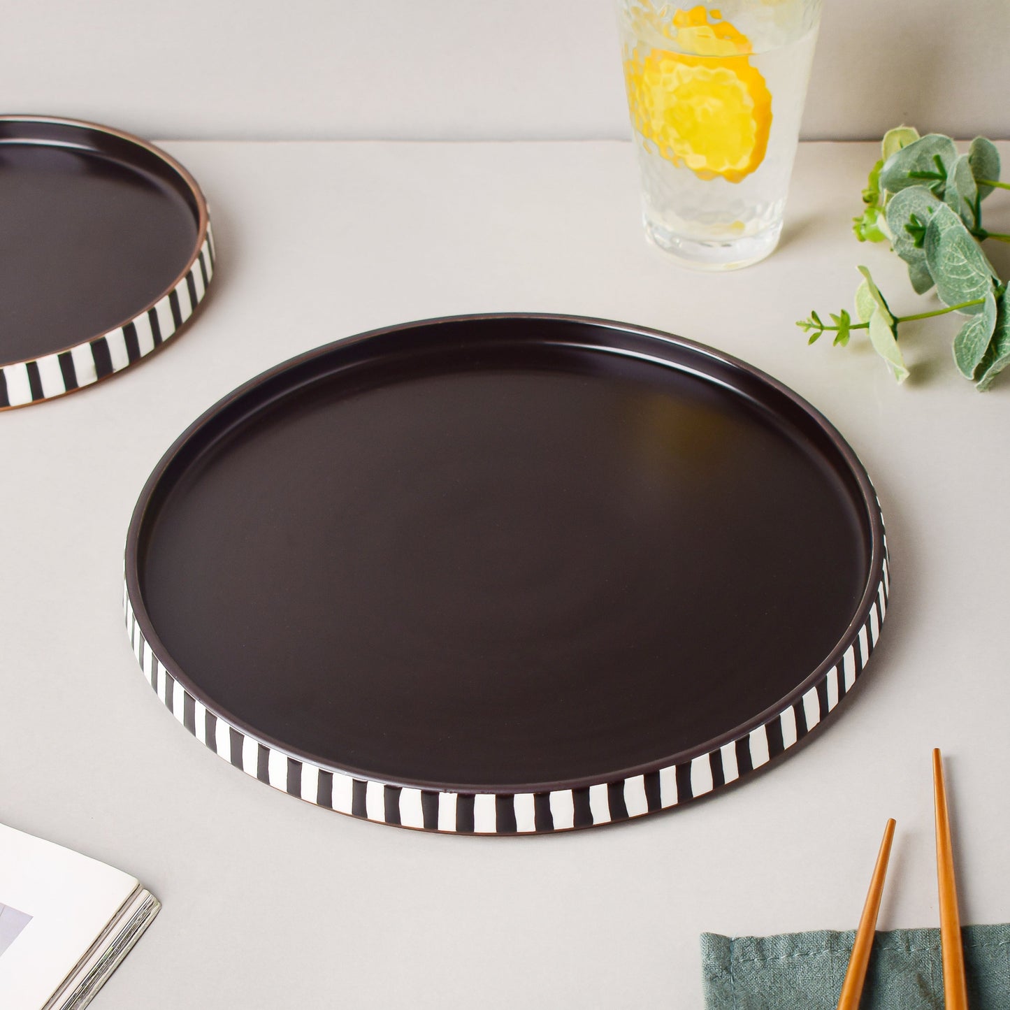 Monochrome Black And White Dinner Plate 9.5 Inch
