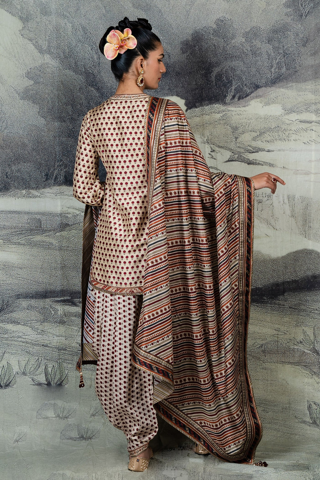 Crème Ivory - Red Tunic Set | BARODA