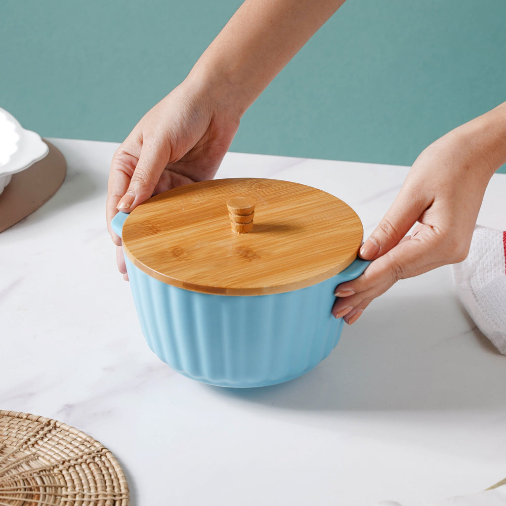 Bliss Blue Scalloped Pot With Lid 8 Inch