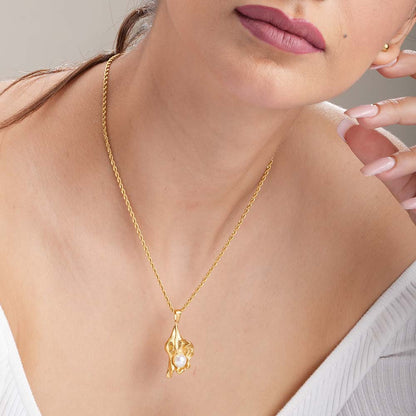 Organic Pearl Elegance Necklace