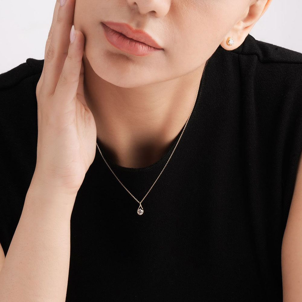 Drop Solitaire 9KT Gold Lab Grown Diamond Pendant