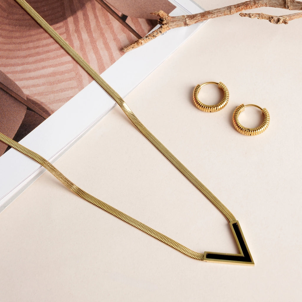 Black Vixen Necklace & Classic Textured Hoops Jewellery Set