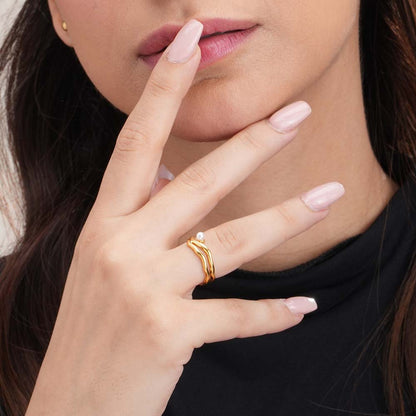 Wavy Pearl Gold Ring