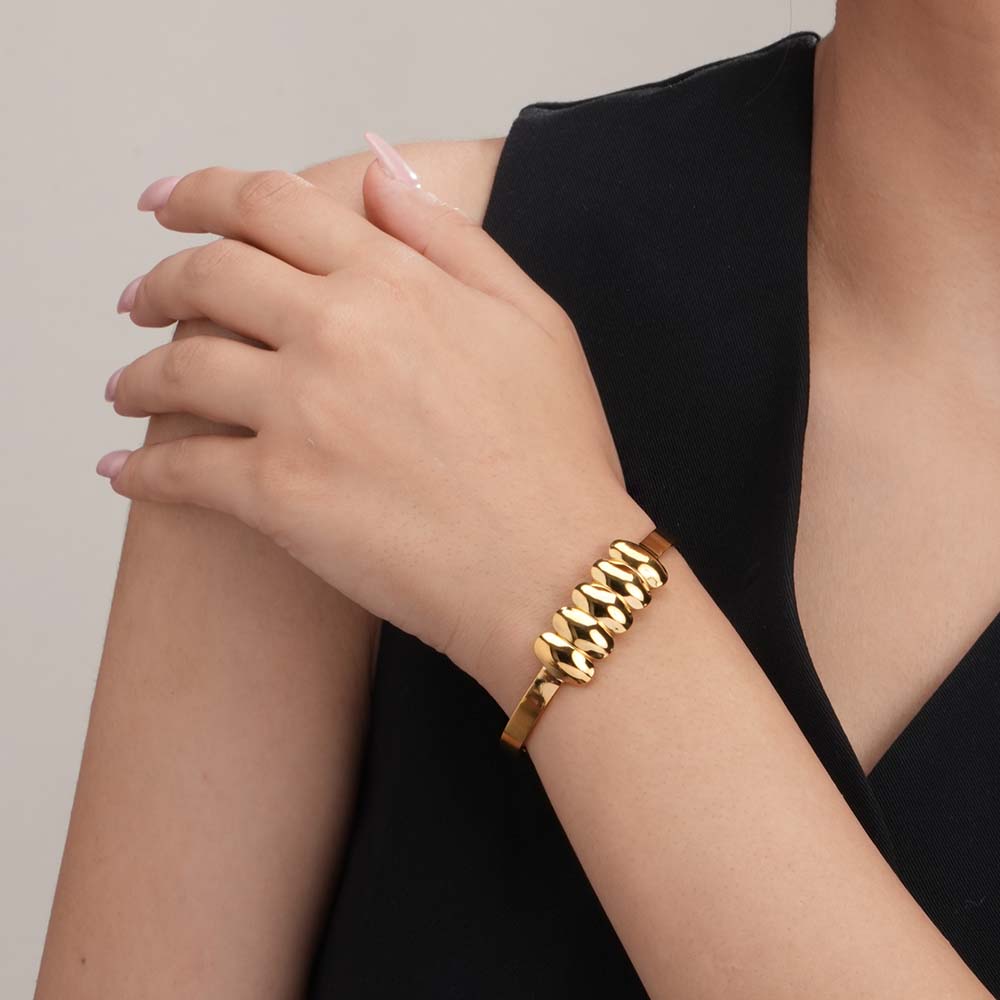 Golden Ribbed kada Bracelet