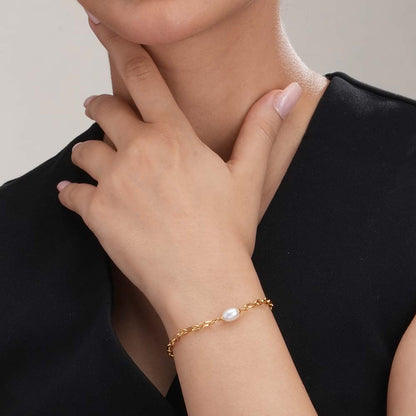 Golden Pearl Centered Chain Bracelet