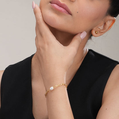 Golden Pearl Centered Chain Bracelet