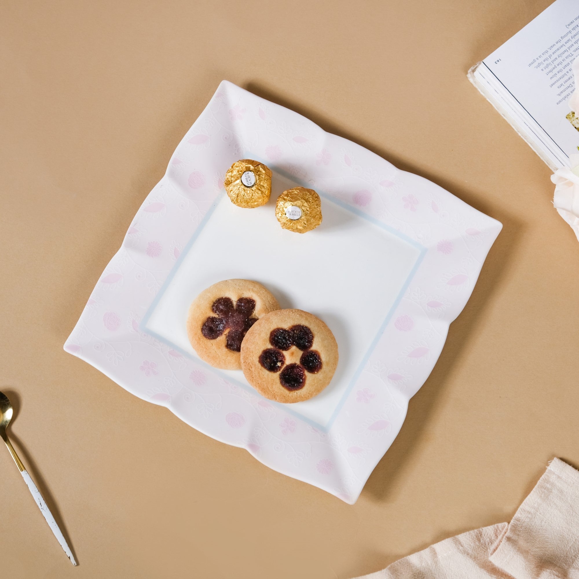 Riona Ceramic Platter White And Pink 9 Inch