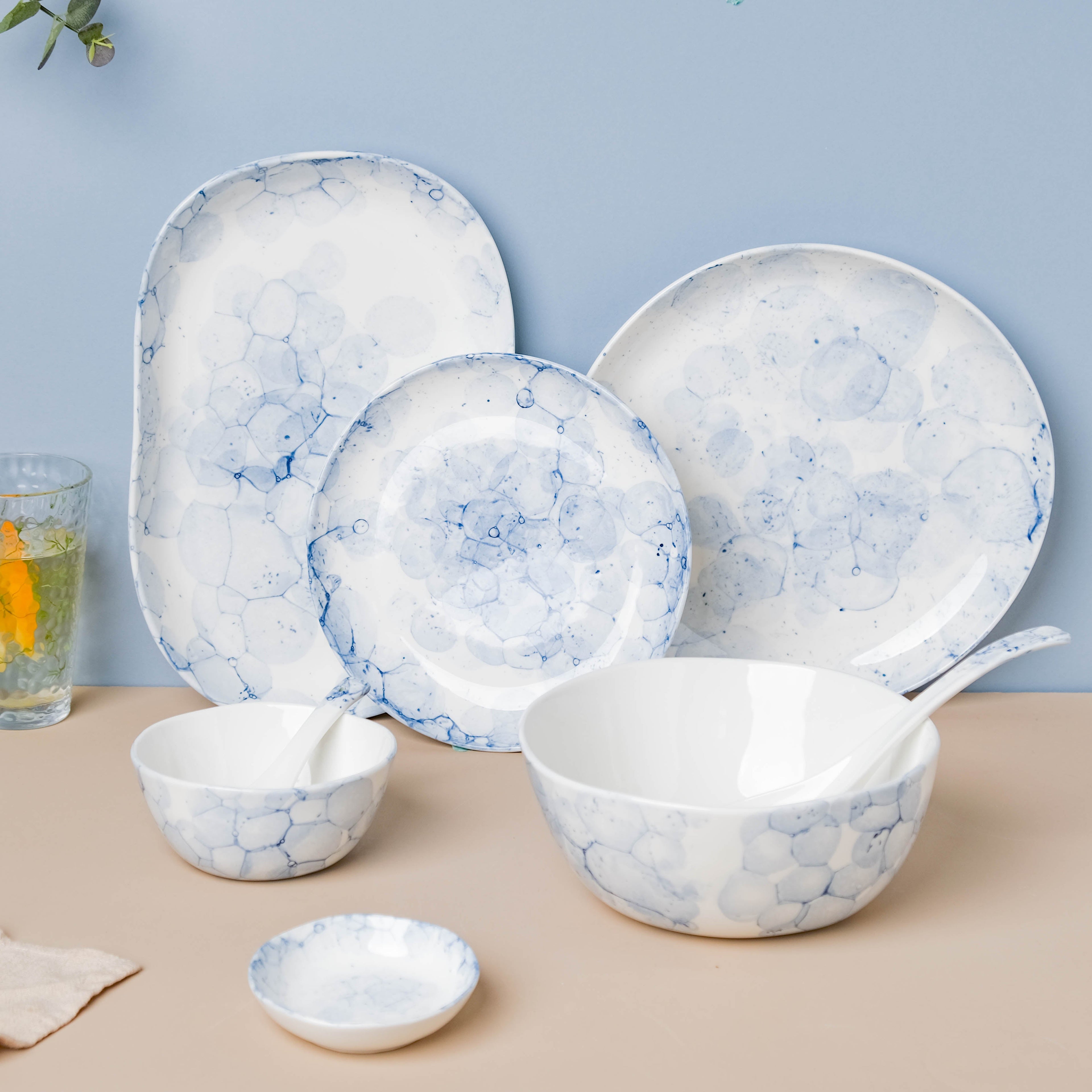 Amusant 35 Piece Dinner Set For 6