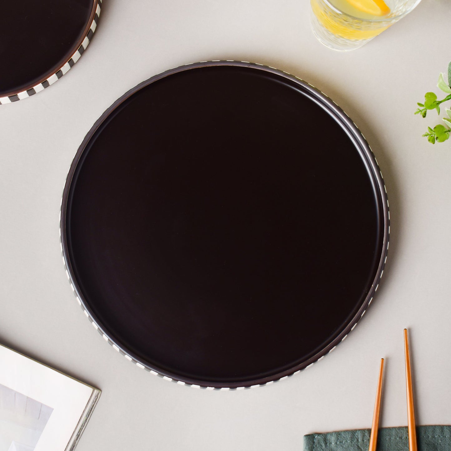 Monochrome Black And White Dinner Plate 9.5 Inch