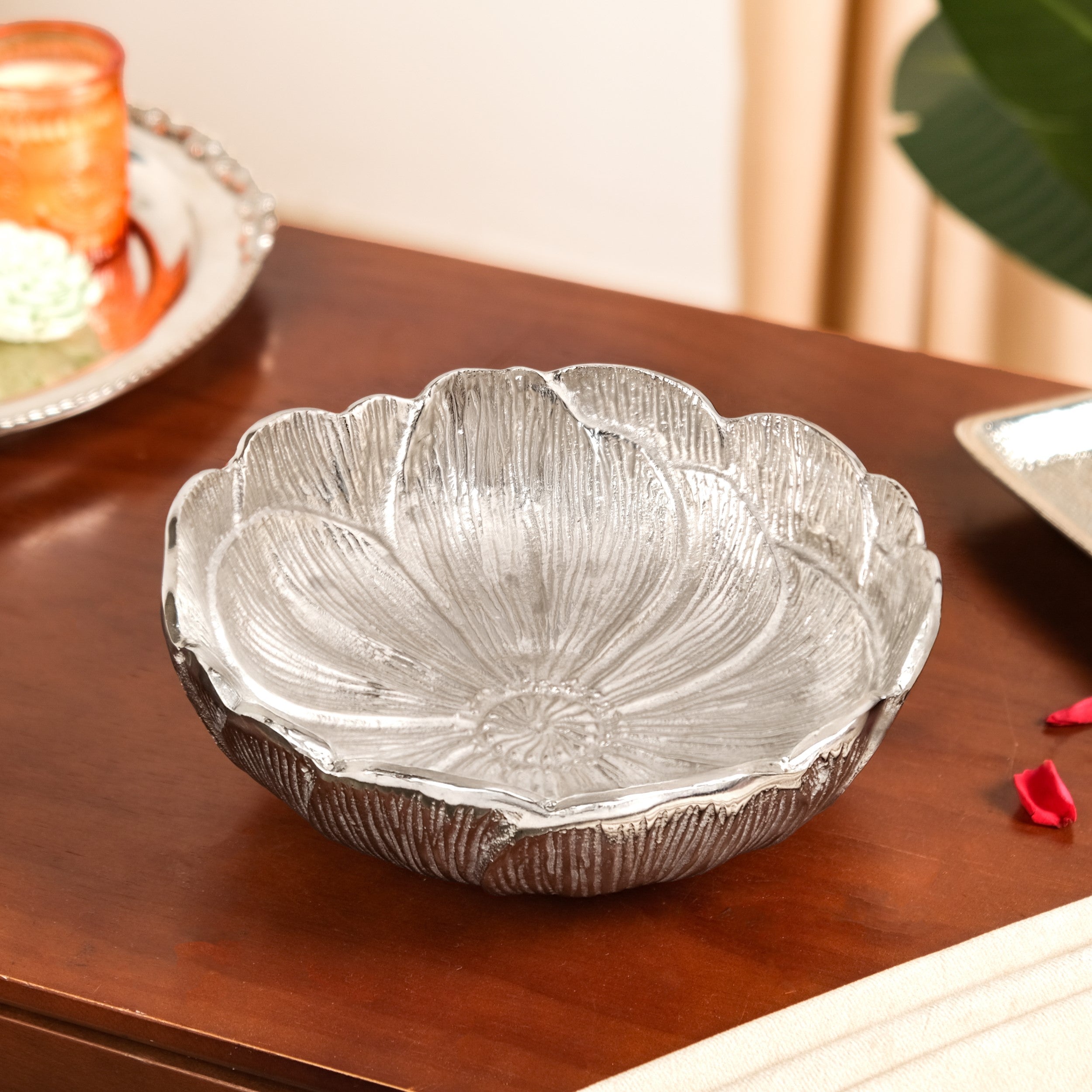 Decorative Metal Flower Bowl Urli