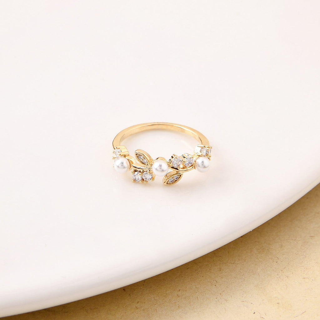 Dewdrop On Leaf Pearl Accent Ring Gold