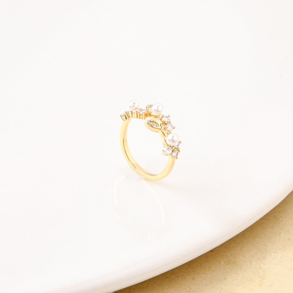 Dewdrop On Leaf Pearl Accent Ring Gold