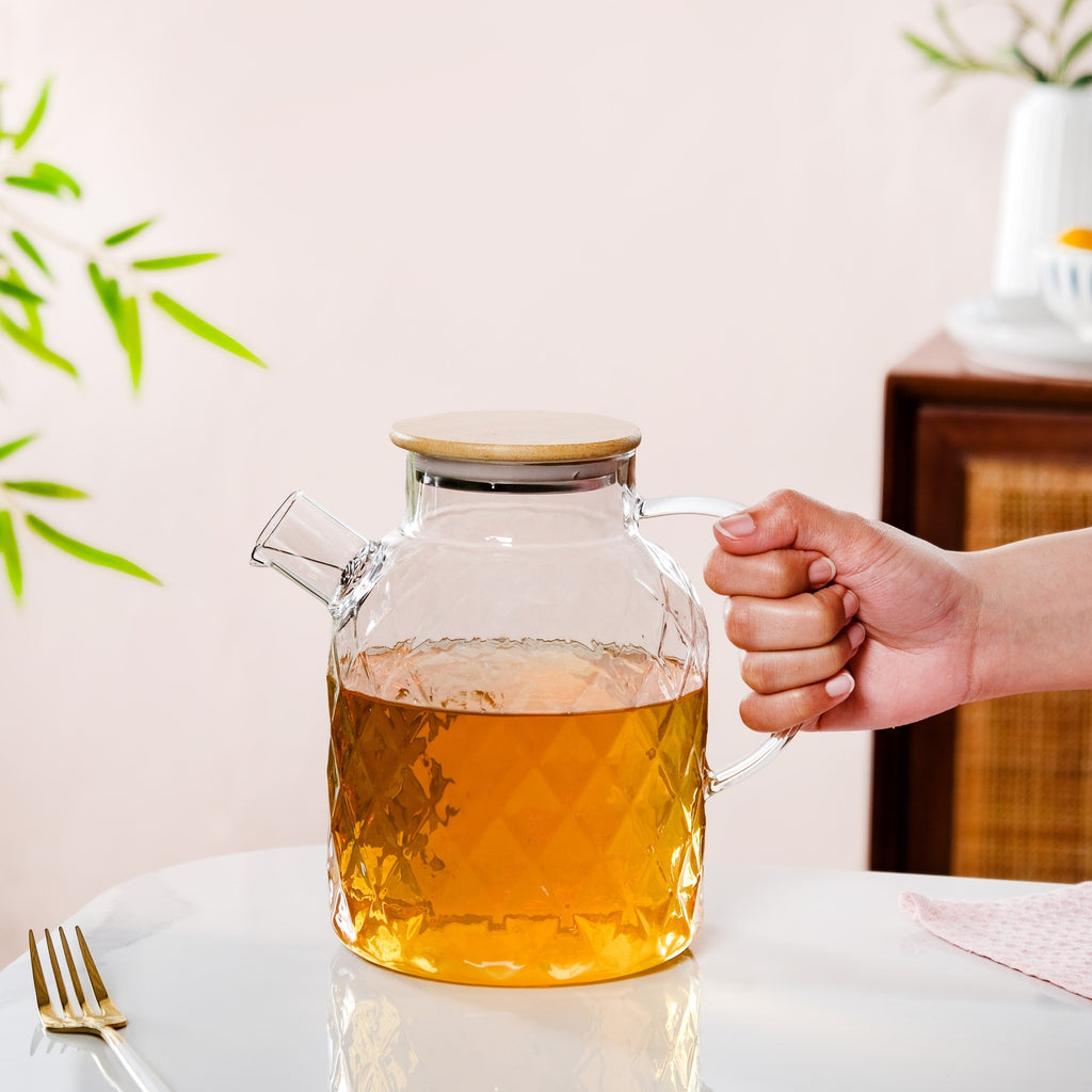 Diamond Glass Jug With Metal Spout Strainer 1700ml