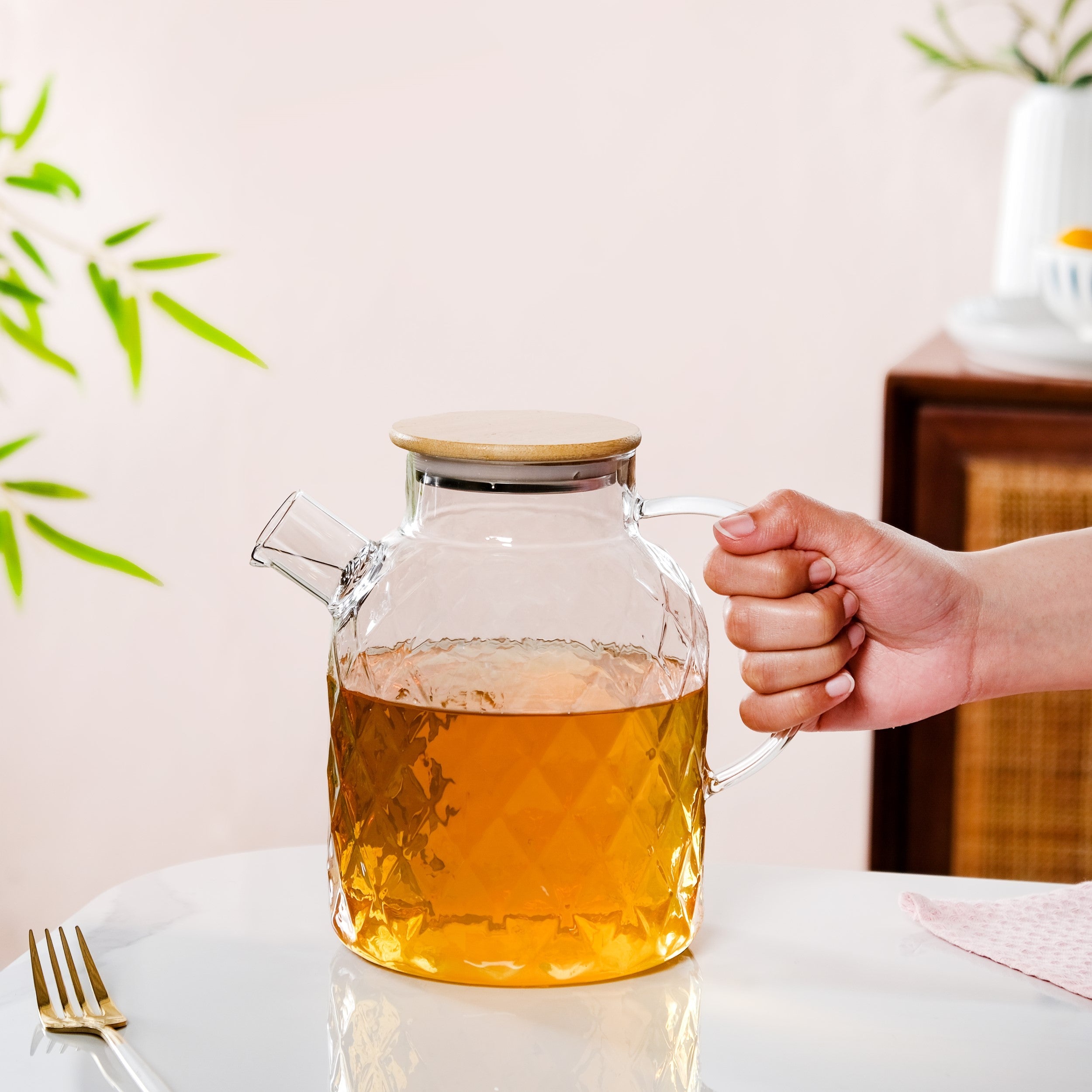 Diamond Glass Jug With Metal Spout Strainer 1700ml