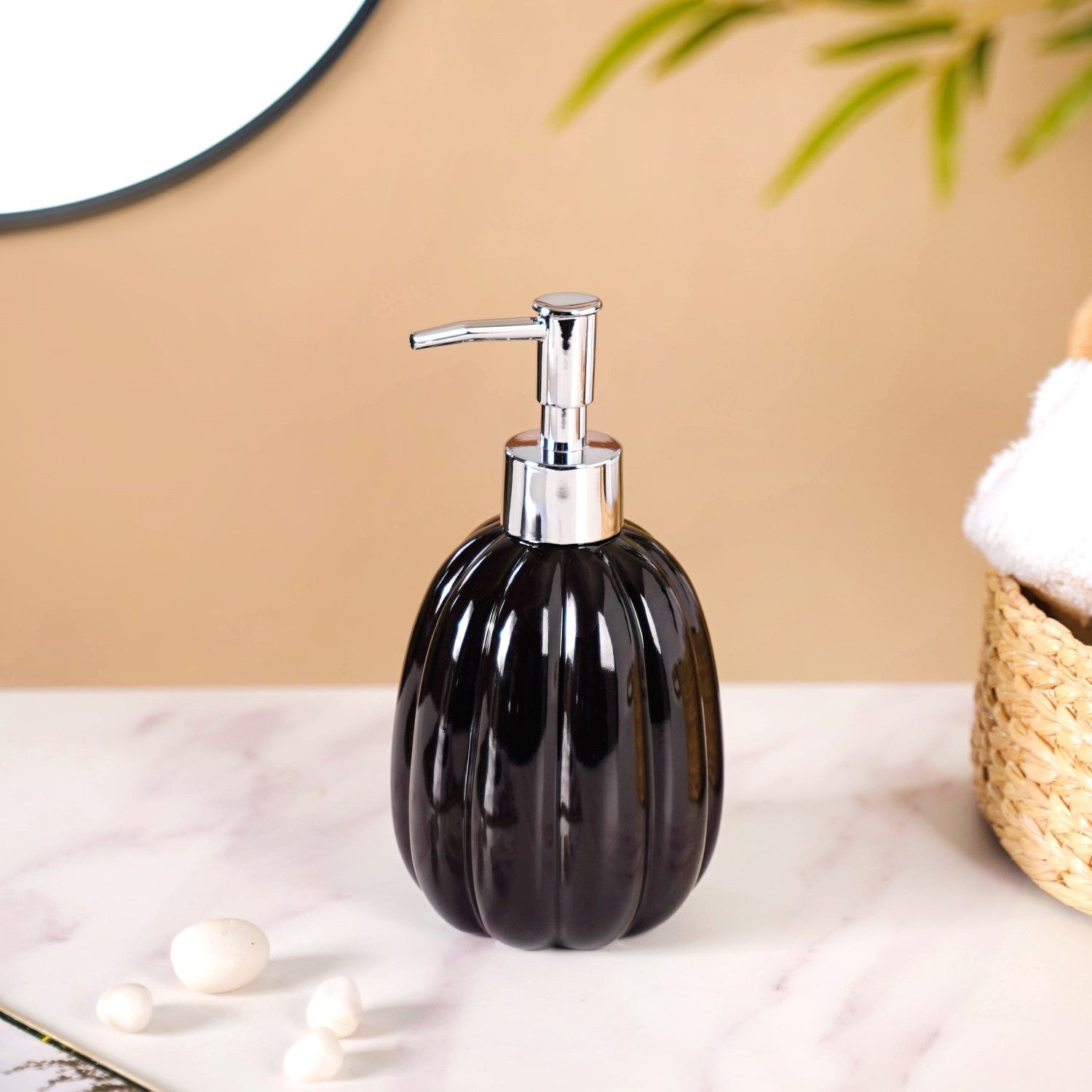 Ribbed Glossy Liquid Dispenser Black 400ml