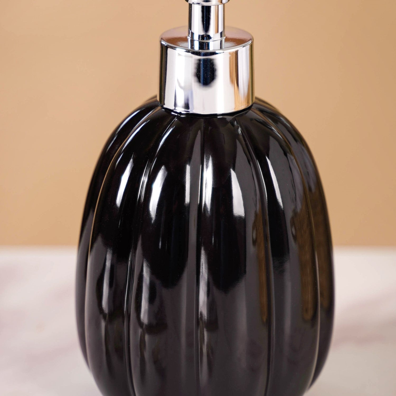 Ribbed Glossy Liquid Dispenser Black 400ml