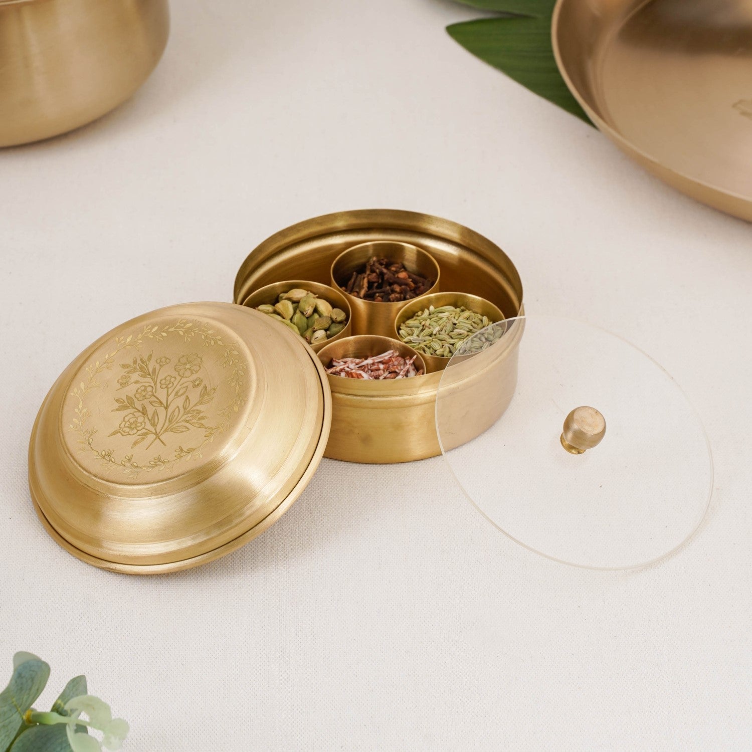 Daisy Brass Mukhwas Storage Box – Vintage Style with Secure Lid